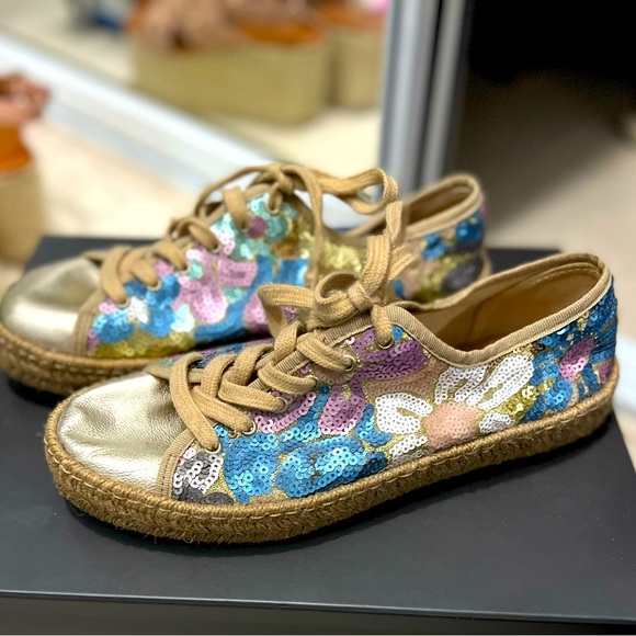 EUC Size  7 espadrille sneakers. Like new! - Picture 2 of 3